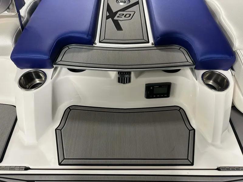 Slide: The Image of MasterCraft X20 2017 - 16