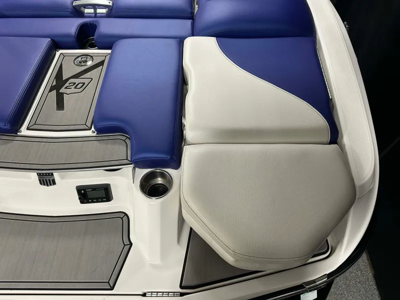 Slide: The Image of MasterCraft X20 2017 - 17