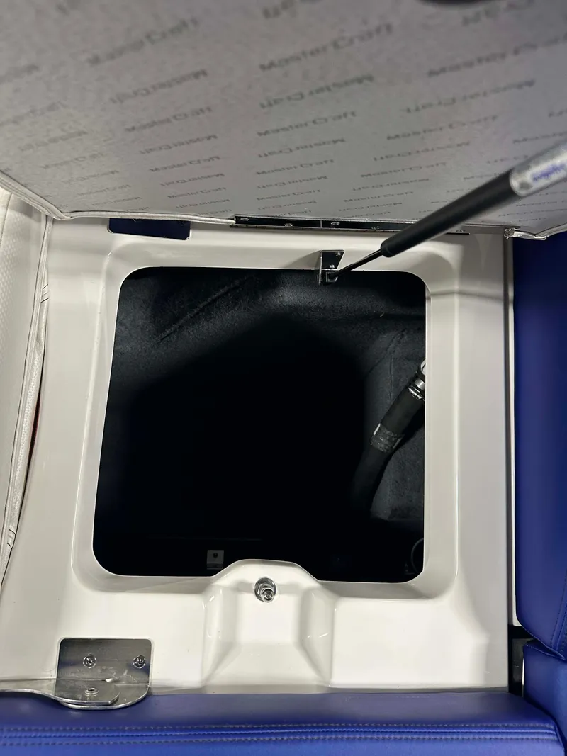 Slide: The Image of MasterCraft X20 2017 - 19