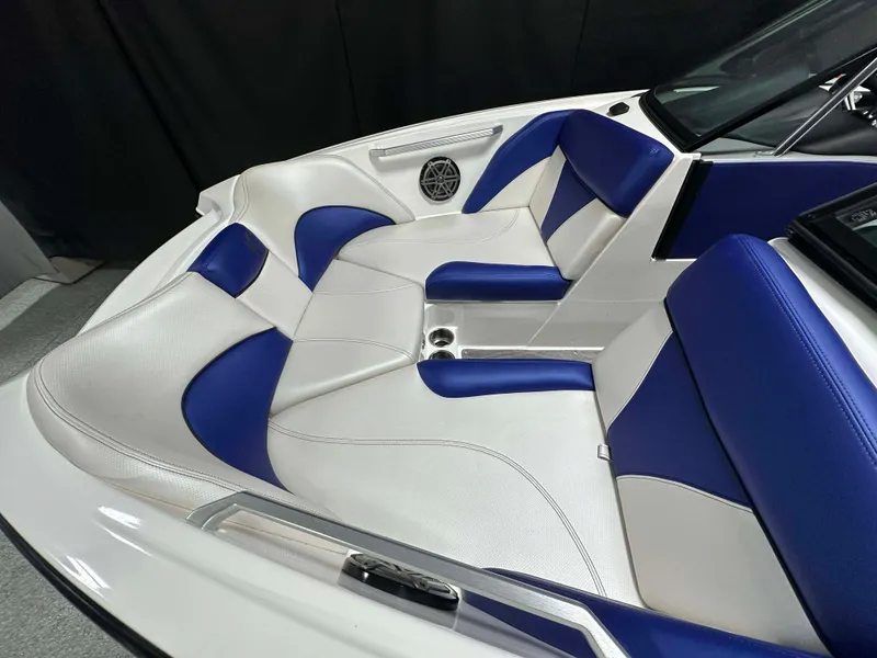 Slide: The Image of MasterCraft X20 2017 - 2