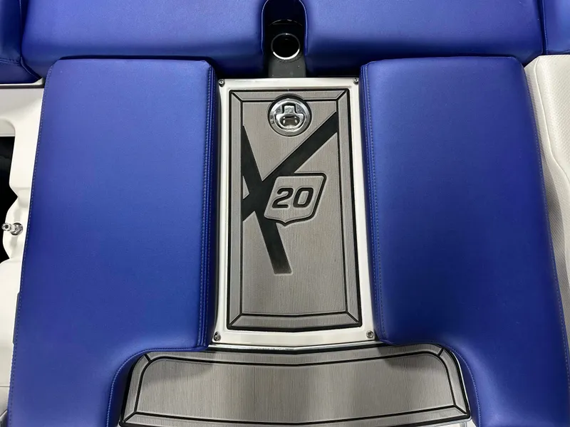 Slide: The Image of MasterCraft X20 2017 - 21