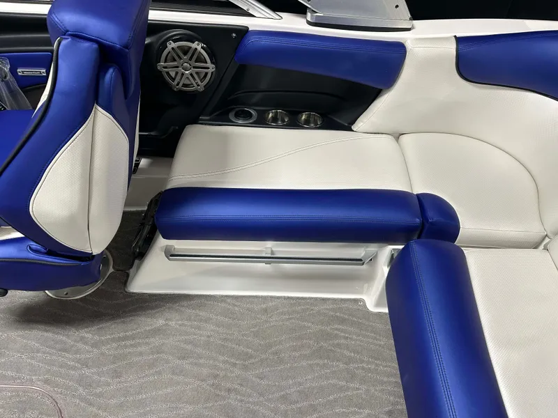 Slide: The Image of MasterCraft X20 2017 - 27