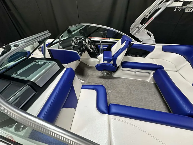 Slide: The Image of MasterCraft X20 2017 - 3