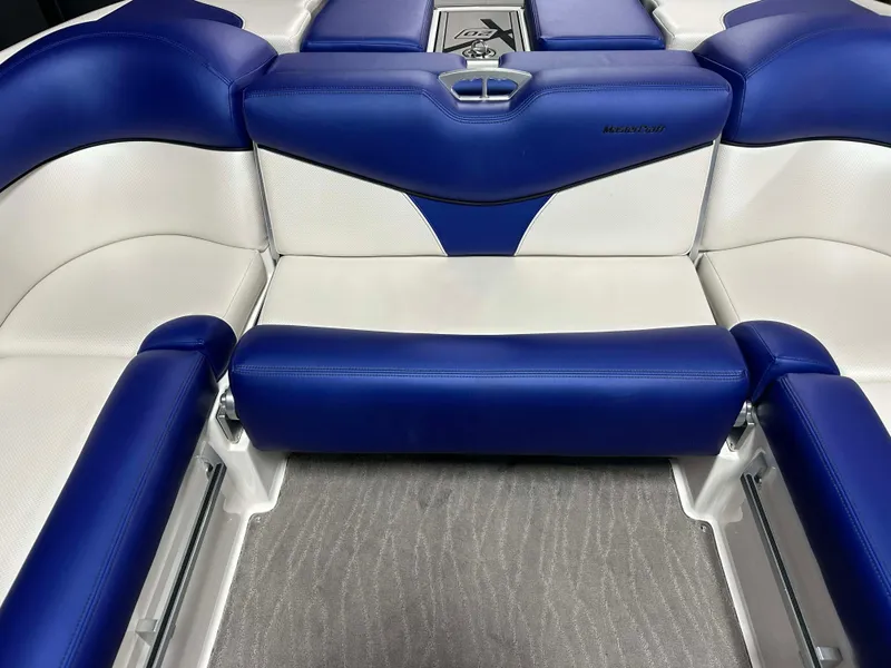 Slide: The Image of MasterCraft X20 2017 - 32