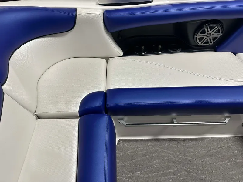 Slide: The Image of MasterCraft X20 2017 - 34