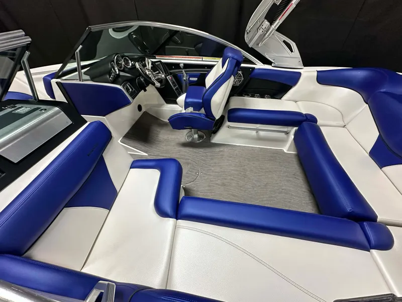 Slide: The Image of MasterCraft X20 2017 - 4