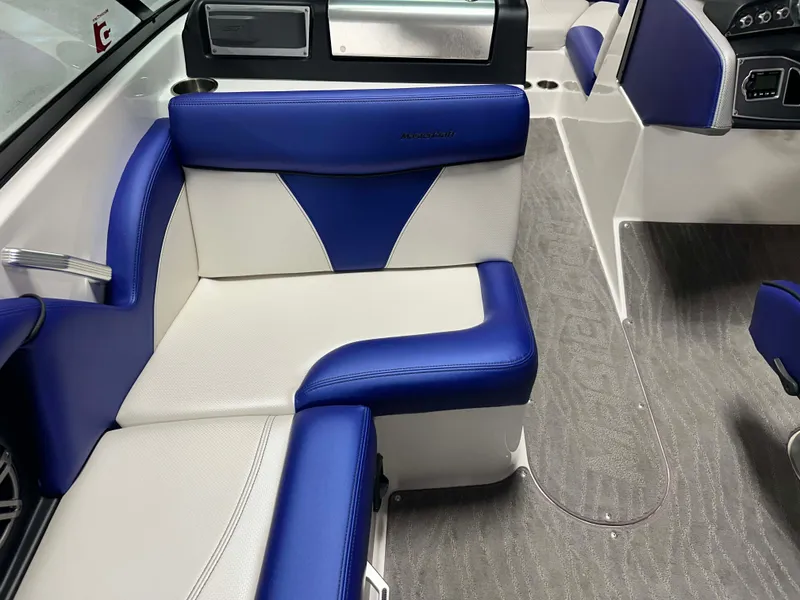 Slide: The Image of MasterCraft X20 2017 - 42