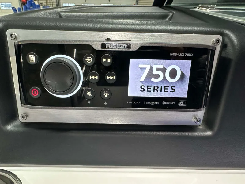 Slide: The Image of MasterCraft X20 2017 - 45