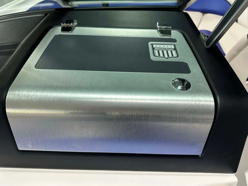 Slide: The Image of MasterCraft X20 2017 - 46