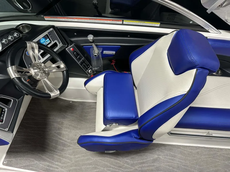 Slide: The Image of MasterCraft X20 2017 - 48