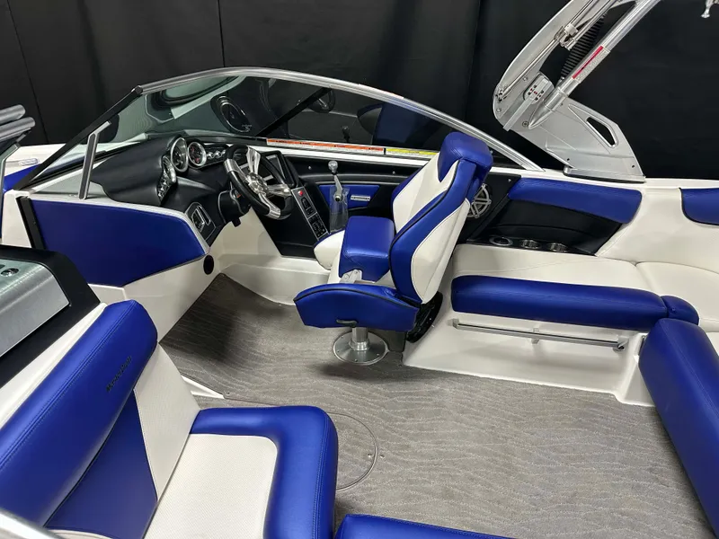 Slide: The Image of MasterCraft X20 2017 - 5