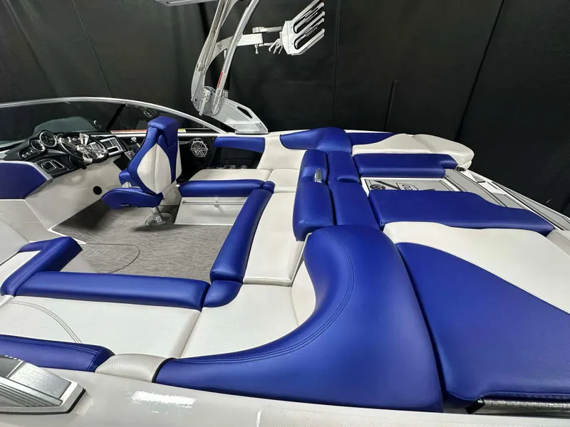 Slide: The Image of MasterCraft X20 2017 - 6