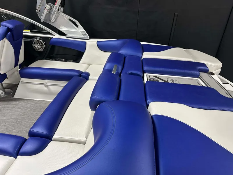 Slide: The Image of MasterCraft X20 2017 - 8