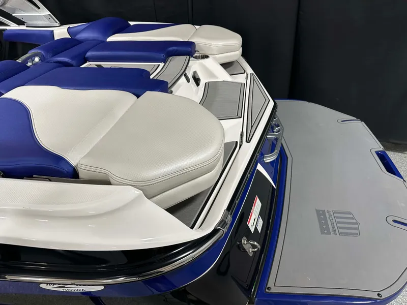 Slide: The Image of MasterCraft X20 2017 - 9