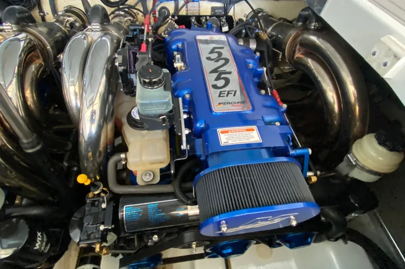 Slide: The Image of 2006 Formula 400 Super Sport engine with Mercury Racing 525 EFI. - 14