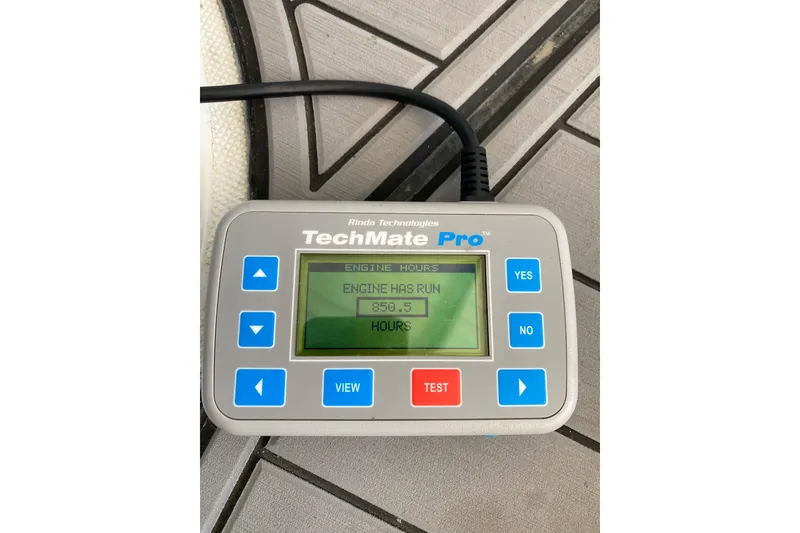 Slide: The Image of TechMate Pro engine hour meter displaying 850.5 hours for 2006 Formula 400 Super Sport. - 33