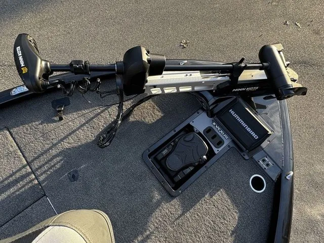 Slide: The Image of 2024 Vexus AVX2080 boat deck with Minn Kota trolling motor and Humminbird fish finder. - 10