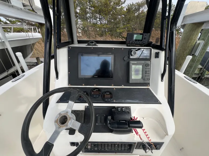 Slide: The Image of Mako 232 Center Console 2001 - 11