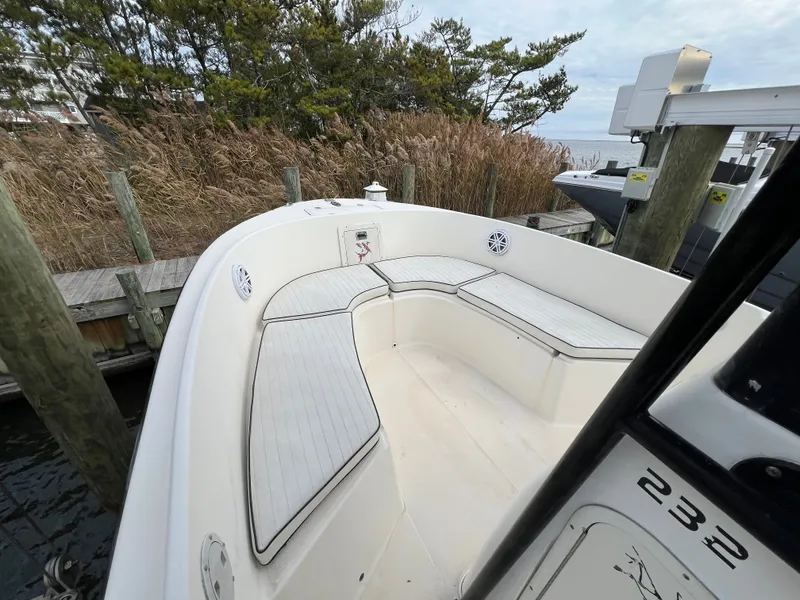 Slide: The Image of Mako 232 Center Console 2001 - 5