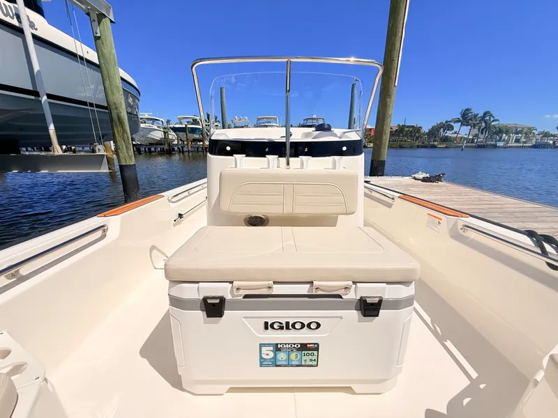 Slide: The Image of Boston Whaler 190 Montauk 2027 - 46