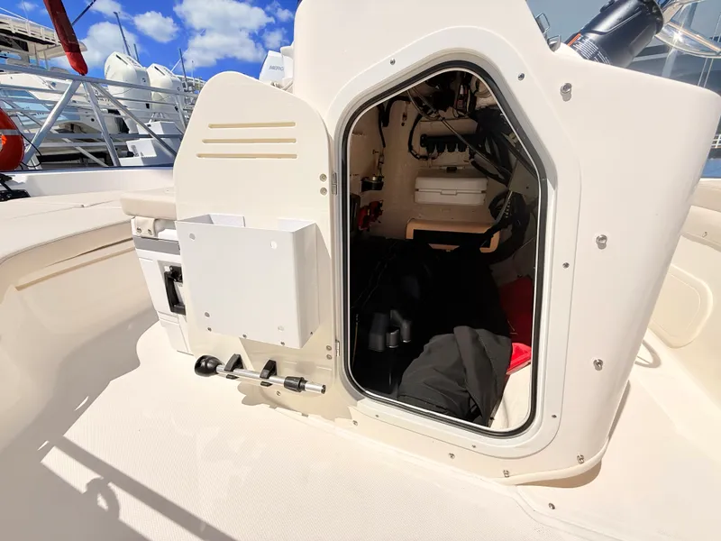 Slide: The Image of Boston Whaler 190 Montauk 2027 - 33