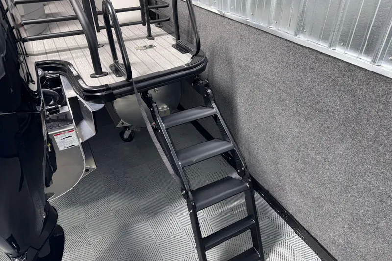 Slide: The Image of 2026 Sylvan L3 DLZ boat ladder and deck, featuring sleek design and durable materials. - 27