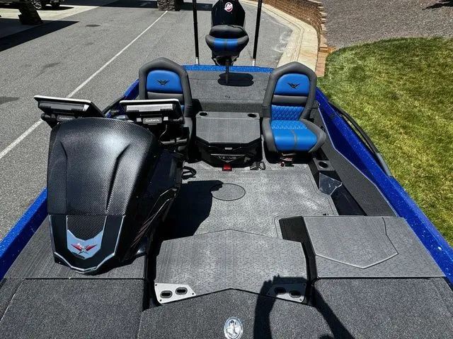 Slide: The Image of 2024 Vexus VXS20 boat interior with dual seats and advanced navigation systems. - 15