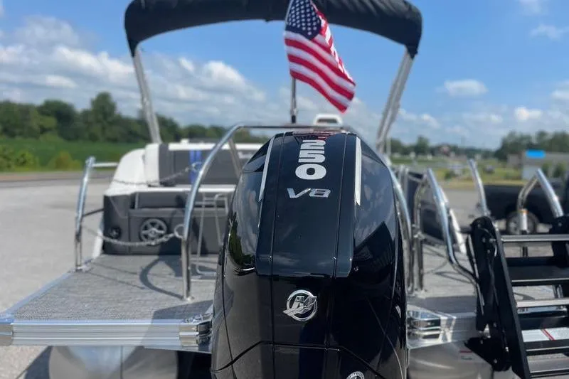 Slide: The Image of 2025 Barletta Corsa 23U boat with powerful V8 engine and American flag. - 41