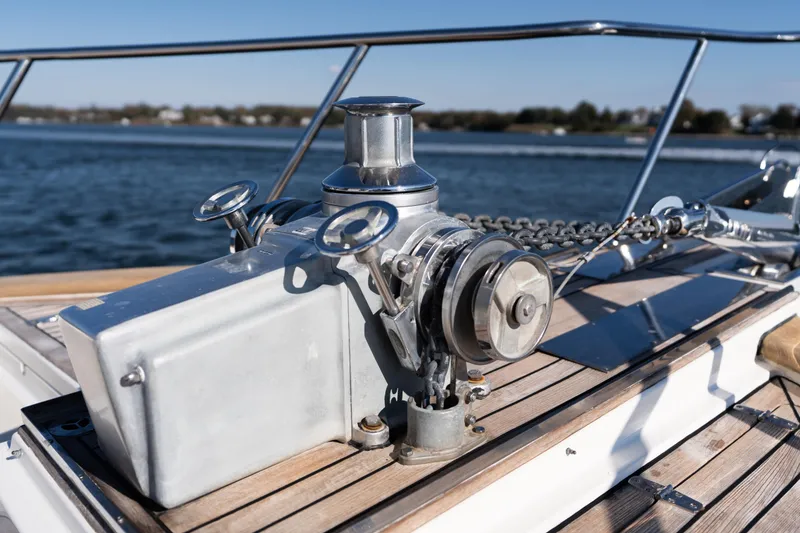 Slide: The Image of Marlow 72 GRIFFIN - Bow Ground Tackle - 19