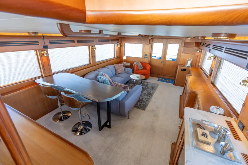 Slide: The Image of Marlow 72 GRIFFIN - Salon - 33