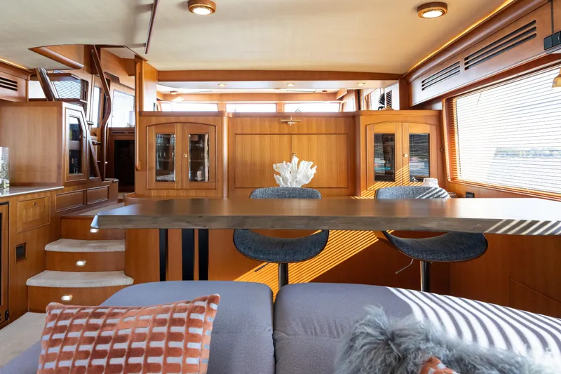 Slide: The Image of Marlow 72 GRIFFIN - Salon - 34