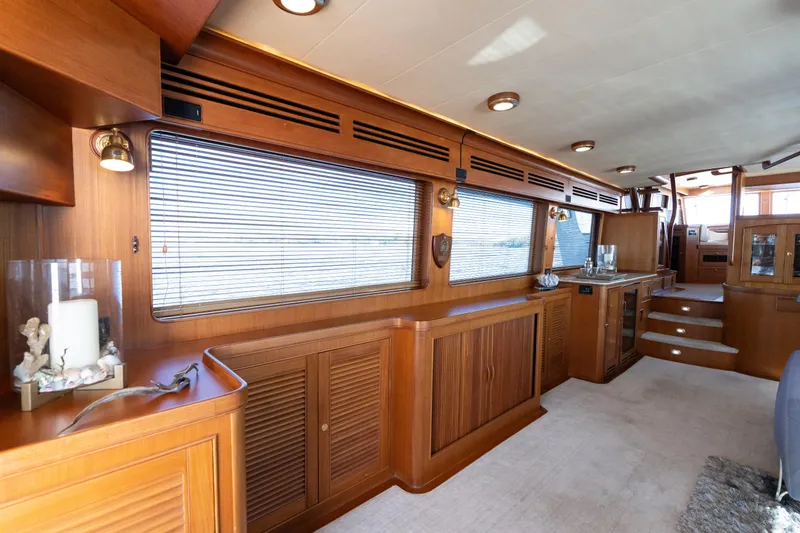 Slide: The Image of Marlow 72 GRIFFIN - Salon - 36