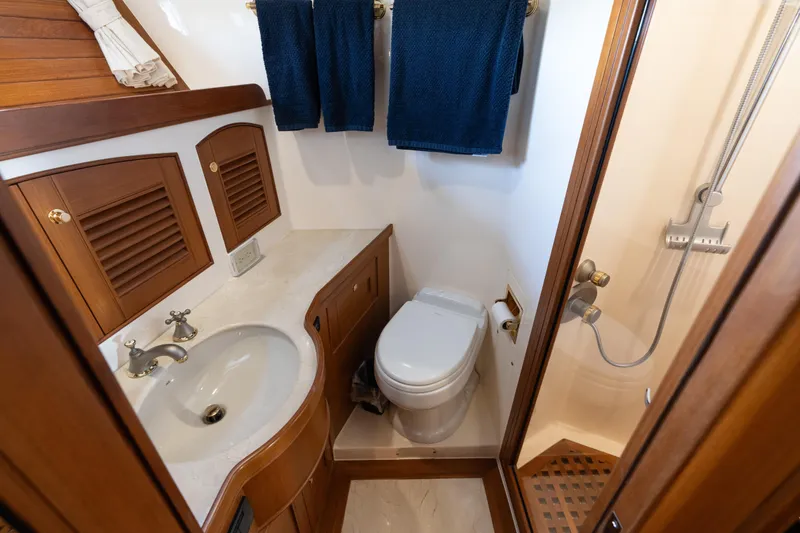 Slide: The Image of Marlow 72 GRIFFIN - Guest Stateroom Port ensuite Head - 57