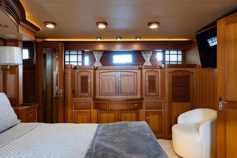 Slide: The Image of Marlow 72 GRIFFIN - Master Stateroom - 67