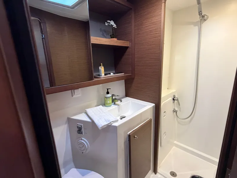 Slide: The Image of Lagoon 42 2021 - 33