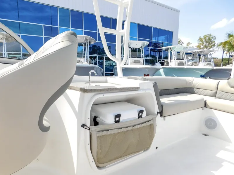 Slide: The Image of Key West Dual Console 239DFS 2025 - 11