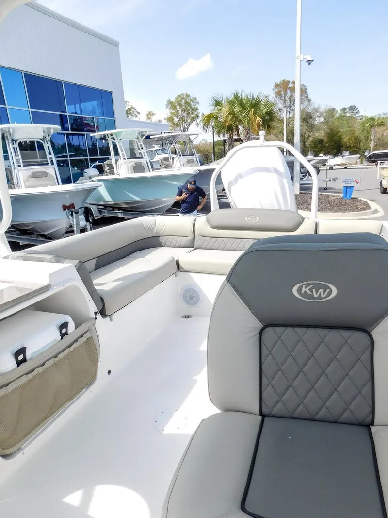 Slide: The Image of Key West Dual Console 239DFS 2025 - 16