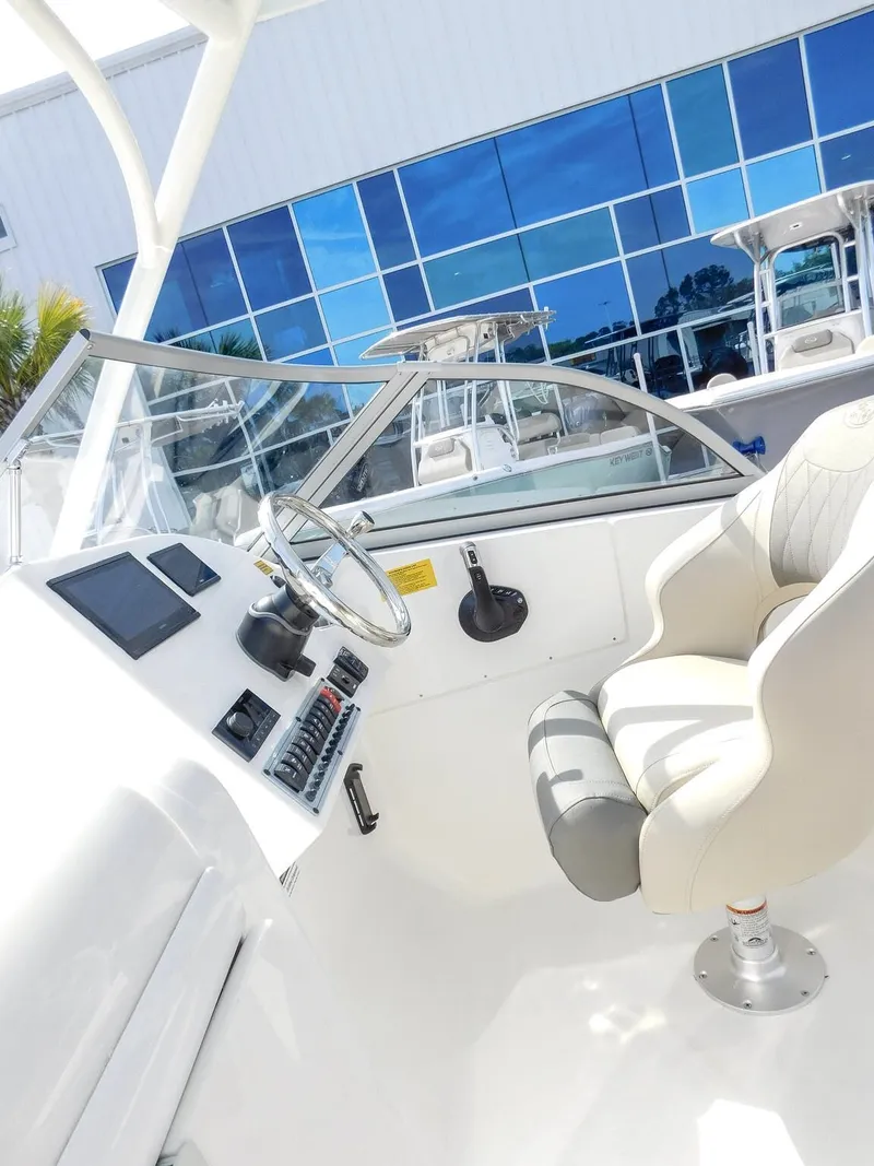 Slide: The Image of Key West Dual Console 239DFS 2025 - 23