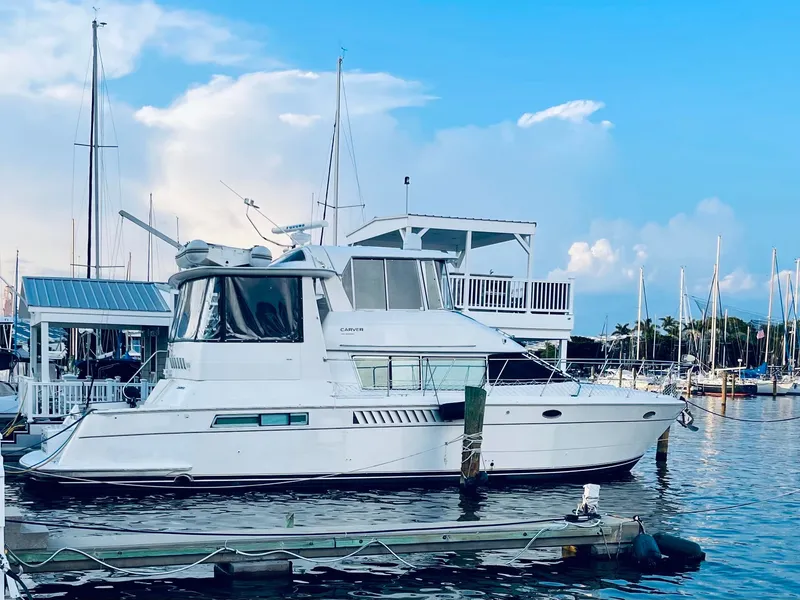 The Image of Carver 500 Cockpit Motor Yacht 1997 - 0