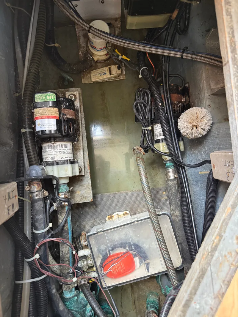 Slide: The Image of Carver 500 Cockpit Motor Yacht 1997 - 22