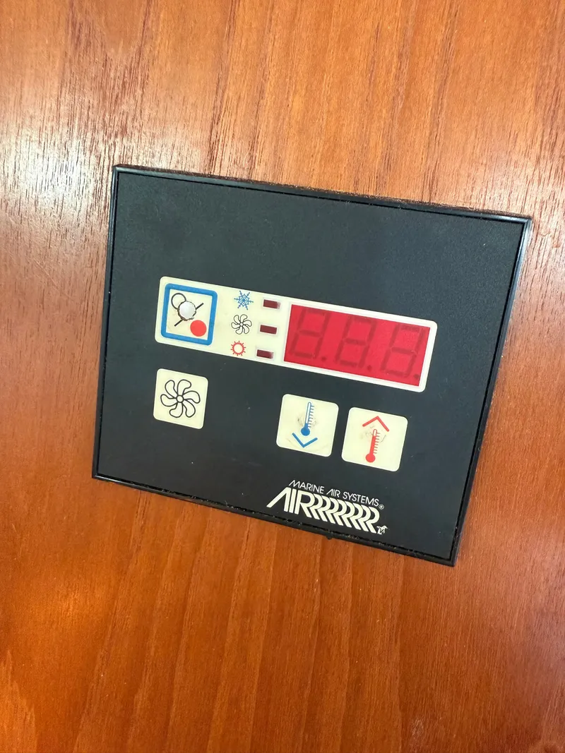 Slide: The Image of Carver 500 Cockpit Motor Yacht 1997 - 25