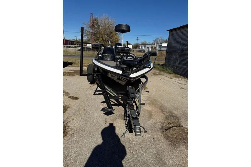 The Image of 2003 ProCraft 190 Super Pro SC/DC boat on trailer in outdoor setting. - 1