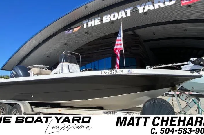 The Image of Boat dealership showcasing a 2000 Sprint 221 model with an American flag, Louisiana location. - 0