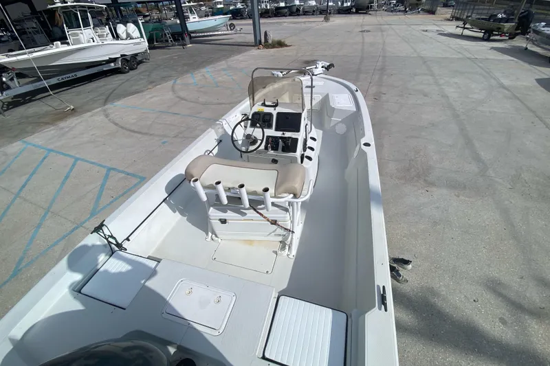 Slide: The Image of Open deck of a 2000 Sprint 221 boat, featuring a central console and seating. - 17