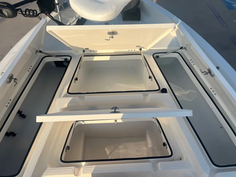 Slide: The Image of Skeeter SX2250 2021 - 13