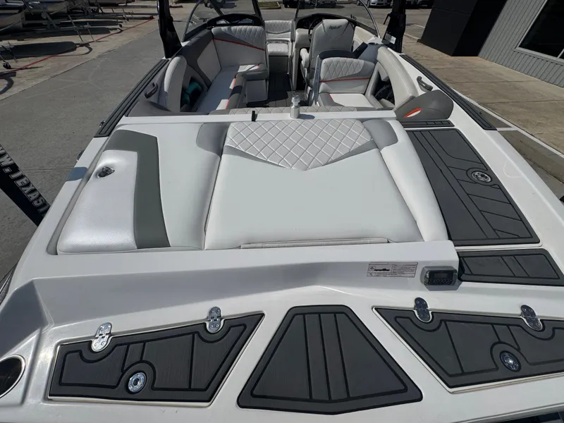 Slide: The Image of Tigé RZ4 2015 - 17