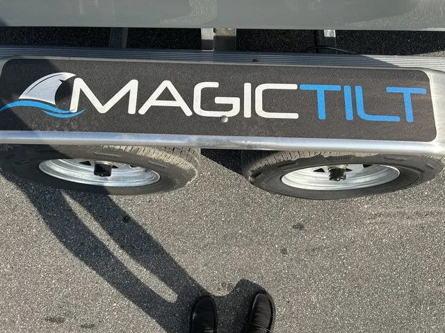 Slide: The Image of Carolina 24UE 2026 - 10