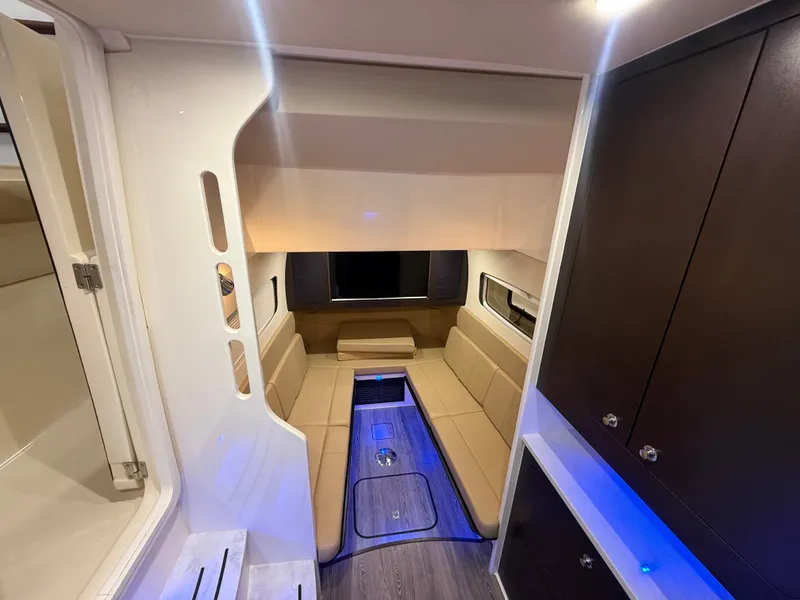 Slide: The Image of Scout 380 LXF 2018 - 17