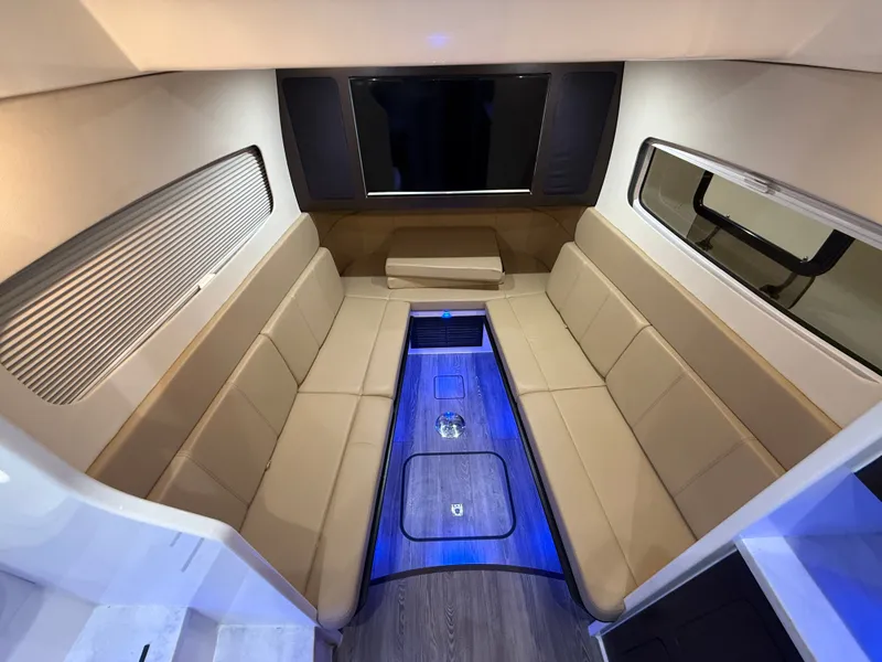 Slide: The Image of Scout 380 LXF 2018 - 18