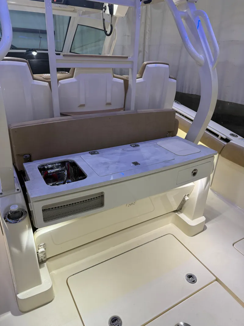 Slide: The Image of Scout 380 LXF 2018 - 7